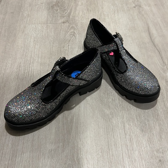 NWOT Steve Madden Sparkly Shoes Size 2 - Picture 8 of 8